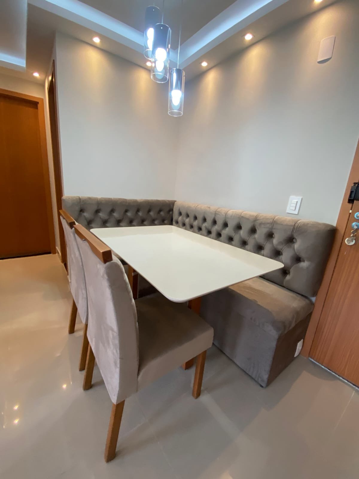 Canto com Mesa Oval Humaitá